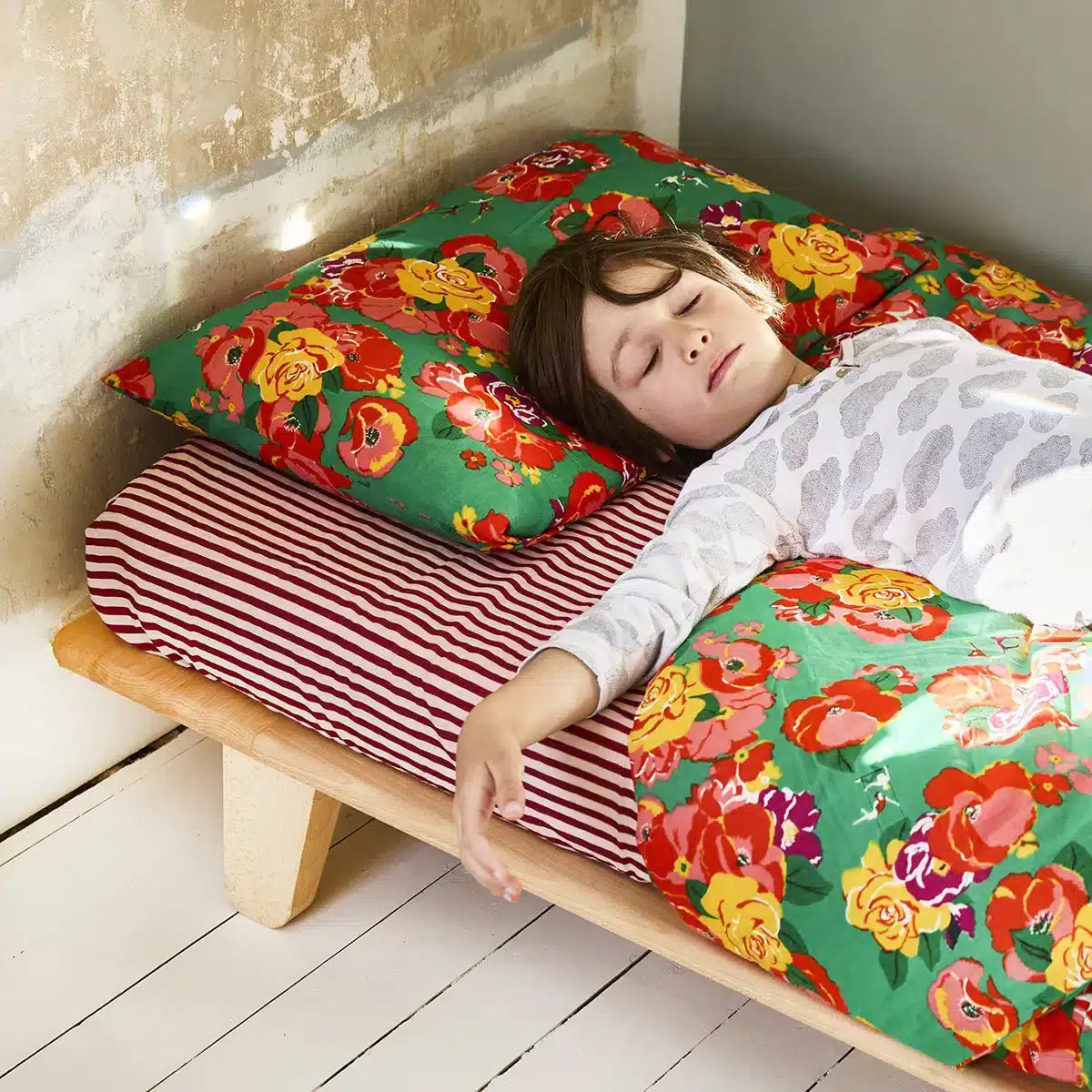 Charlie Crane Yomi Junior Bed